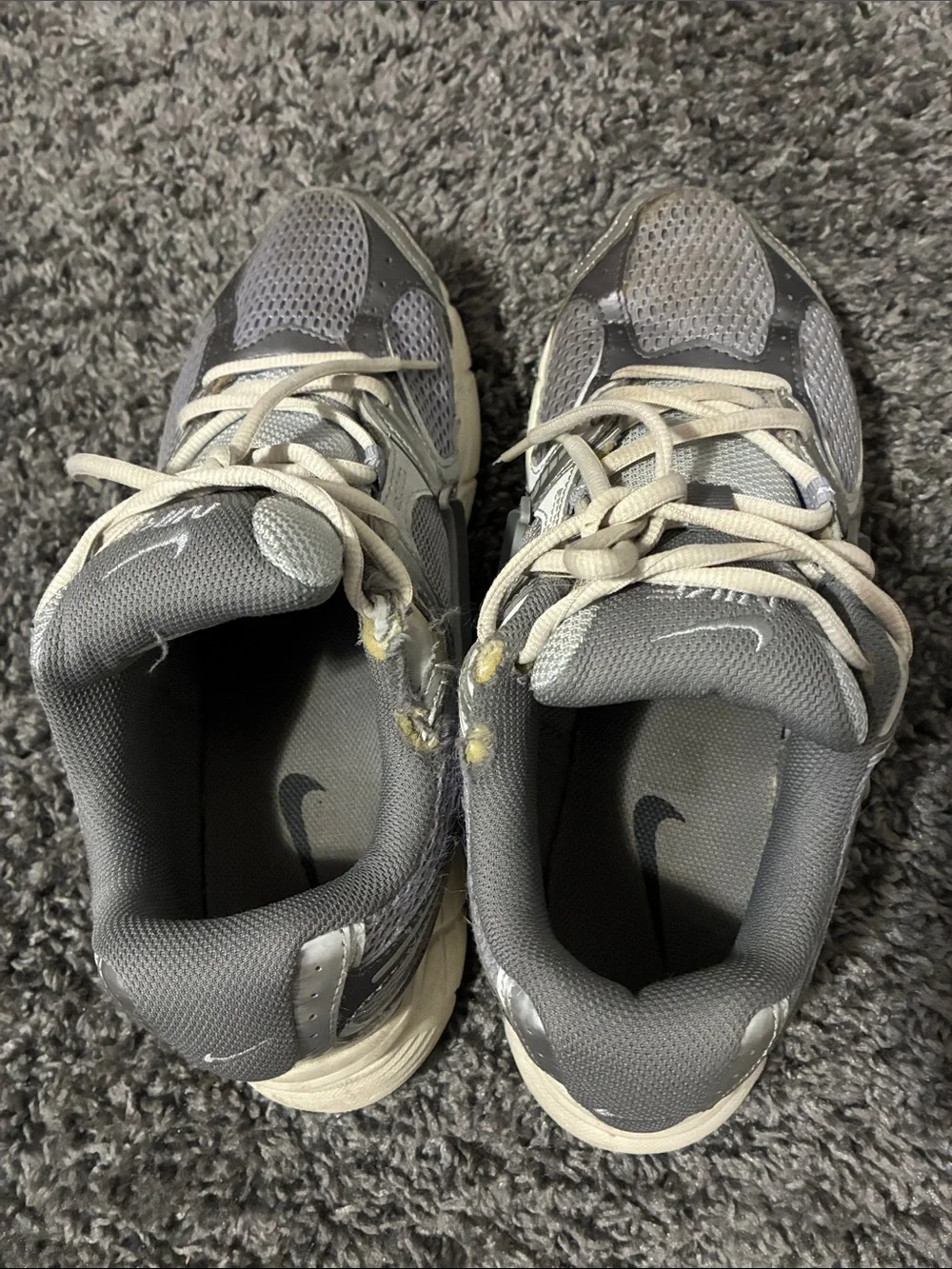 Nike Men's Gray and Cream Running Sneakers